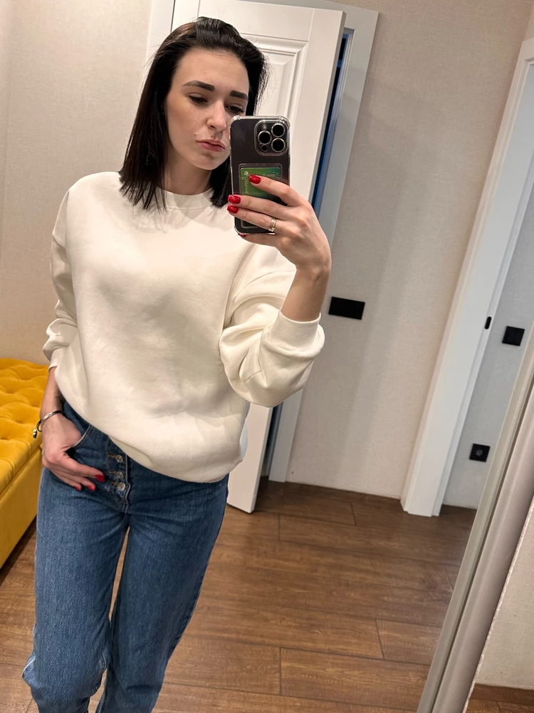 Рекомендую . Понравился что не сильно толстый утеплитель как у аналогов . Приятный к телу . Взяла как базовую вещь . Размер и цвет совпадает 👌