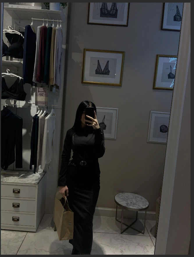 Я в восторге от него, плотное, прияный цвет, графит, ремешок симпотичный, на мой 42 мне подошел М