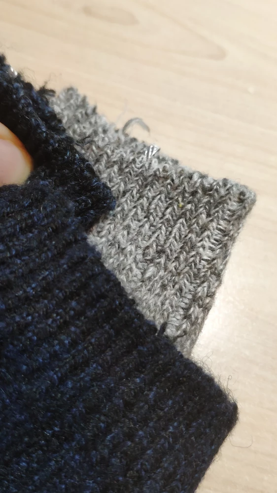 На ощупь носочки приятные, но почти на всех на резинке обрезанные нитки торчат. Нитки не закреплены и резинки будут распускаться. Не заметила при проверке на раз, придется дома кружок "умелые ручки" открывать и всё исправлять самой. Не могу рекомендовать, к сожалению (