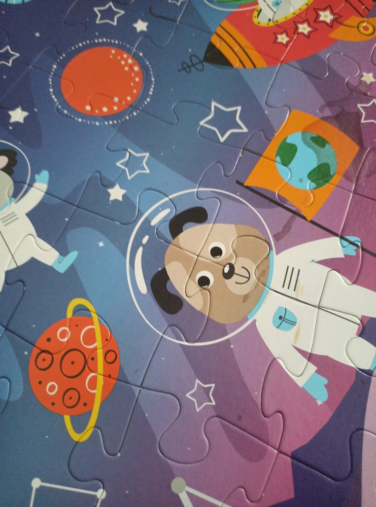 Большие и яркие пазлы, все целое, рекомендую, поможет занять ребенка)