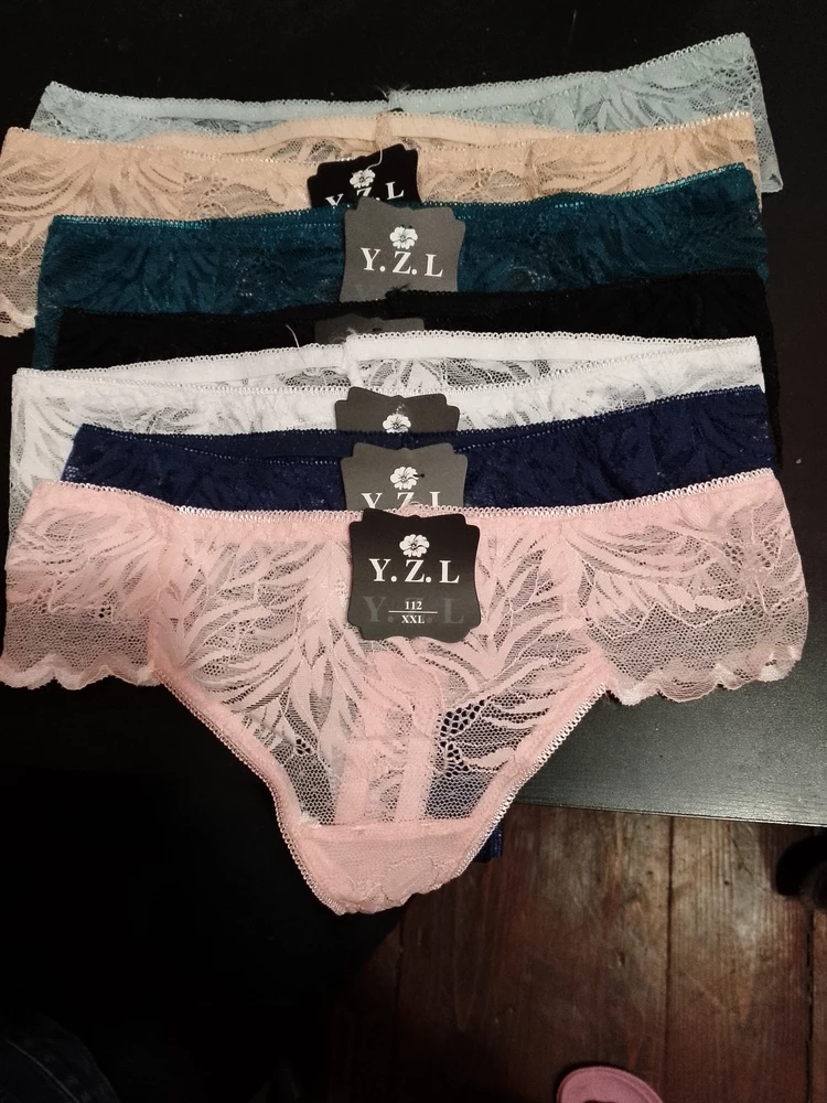 Трусики хорошие, но снимаю балл так как в наборе все разного размера, на фото видно. Синие вобще 42наверное.