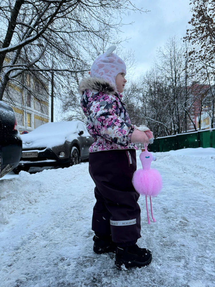 Отличная мочалка! Но дочь считает что это игрушка ) вчера весь вечер с ней играла , а сегодня в сад с собой взяла 😂 
Еще и две милые резиночки в прдарочек прдржили 💕 спасибо