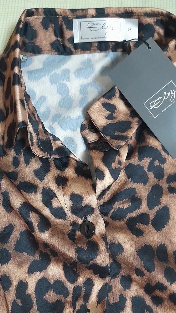 Блузка очень понравилась,ткань немного тянется,швы ровные,не мнется.Лучше брать на размер больше.Советую к покупке.