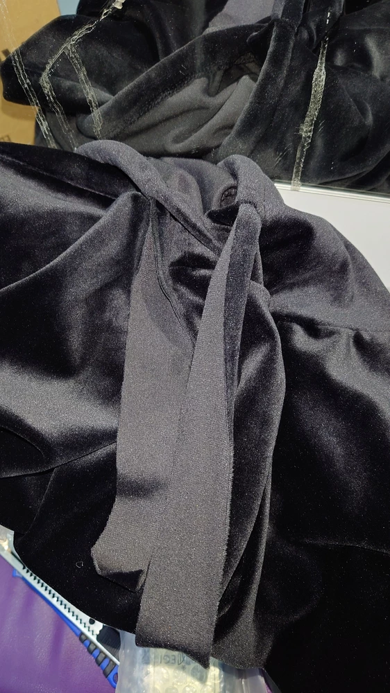 Пришёл другой костюм не как на фото, шнурки не красивые а просто куски ткани