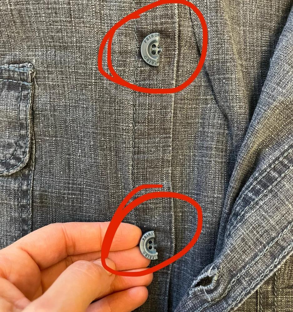 Категорически не рекомендую покупать. Прислали костюм с откровенным браком. Две пуговицы просто отломаны. На первую мою заявку на возврат ответили, что брака не обнаружено. Смешно даже. Вторую рассматривают уже 8 дней, хотя обязаны ответить за 7. Ждут, видимо, когда срок возврата товара закончится.