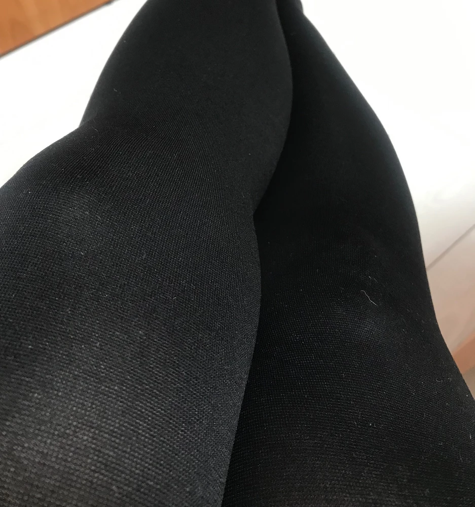 Колготки хорошие, очень высокая посадка. Сами по себе очень приятные телу.
Размер полноценная 2, даже чуть больше если сравнивать с колготками 40 den.