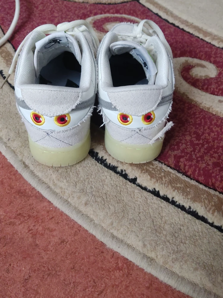 Кроссовки ужасные ! Плохое качество долгая доставка р
Пришли на 2 размера больше у них стёрлась подошва через 2 дня не рекомендую