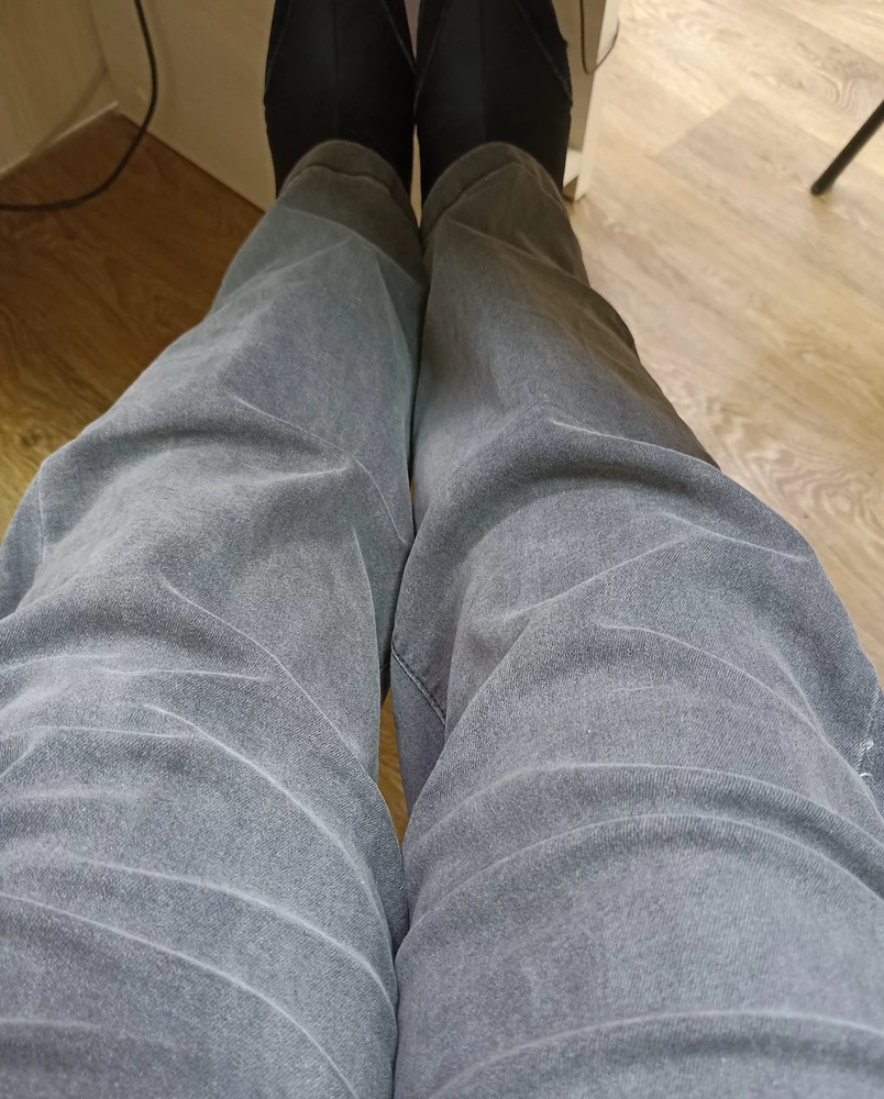 Заказывала черные джинсы. второй раз значит ошибки быть не должно, но пришли серые и качество хуже. Немного длинные. Снимаю 2 звезды.