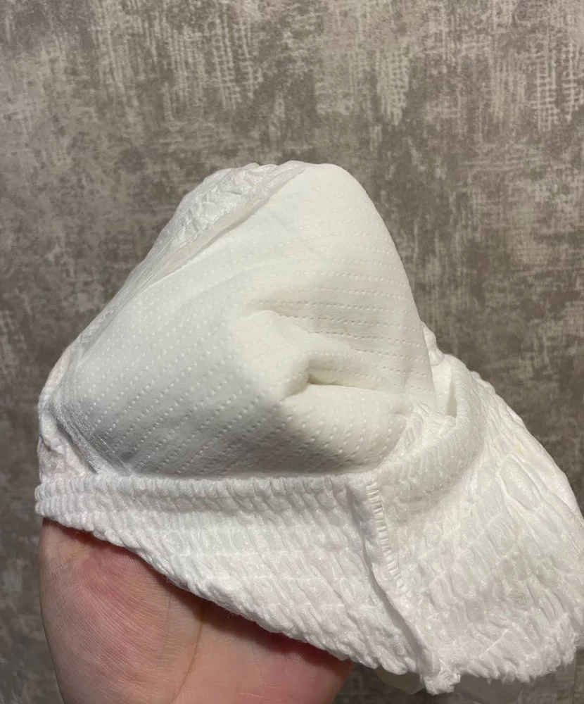 Мне очень понравились !Приятные на ощупь и попа малыша дышит !В ножках удобно,следов не остаётся!)Наклеечка на попе хорошо держится и подгузник использованный утилизировать удобно !