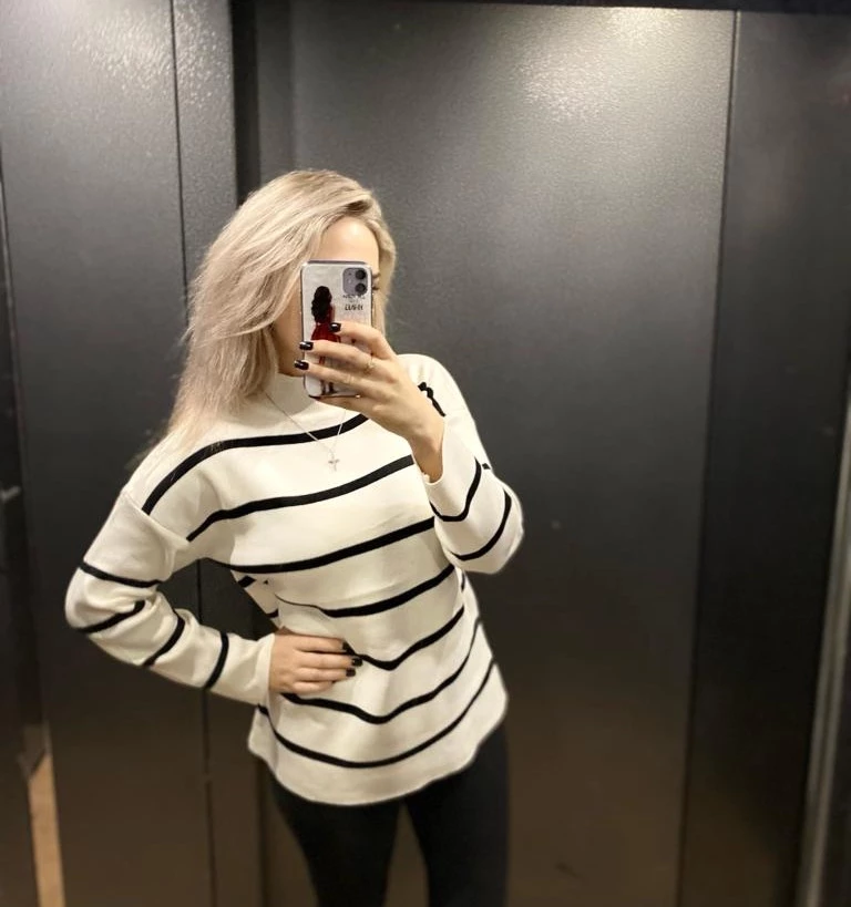 Свитер просто офигенный, 10 из 10. Приятный, мягкий как щёлк. Длинна, рукава, всё отпад. Спасибо вам огромное .