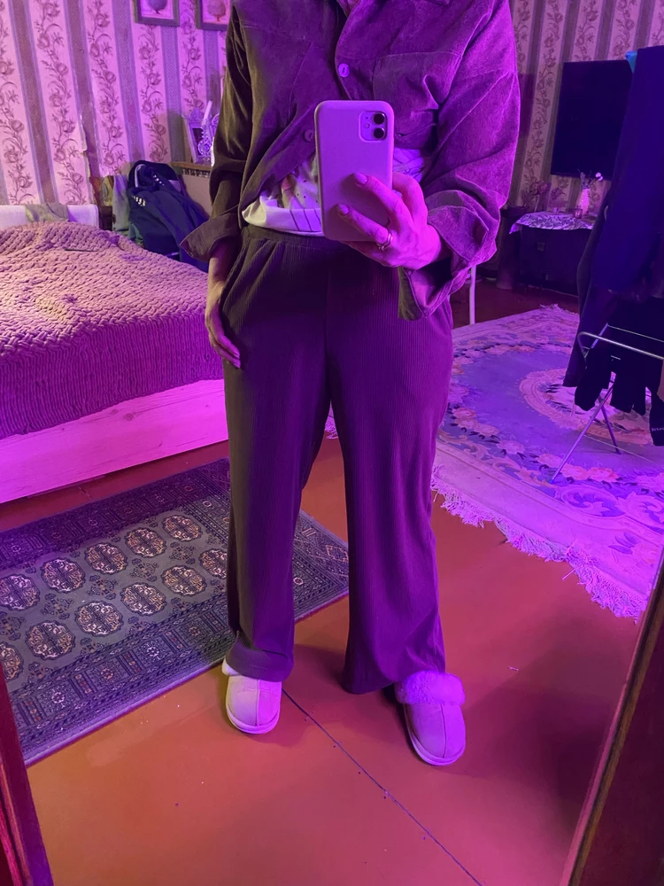 Штаны очень приятные! Взяла на размер больше и не прогадала. Цвет тоже отличный! Жаль, что есть только в 2 цветах, а то бы еще заказала