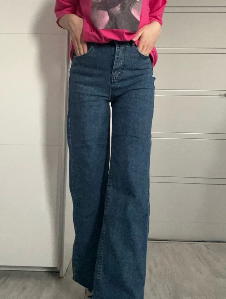 Шикарные джинсы, купила уже несколько пар!! на мою опу сели великолепно)))