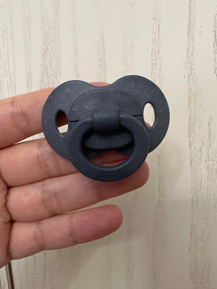 Хорошая соска, темнее чем на фото