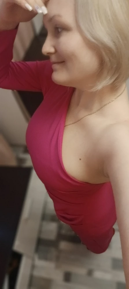 Хорошее,взяла на Новый год его, не видно складок на животе