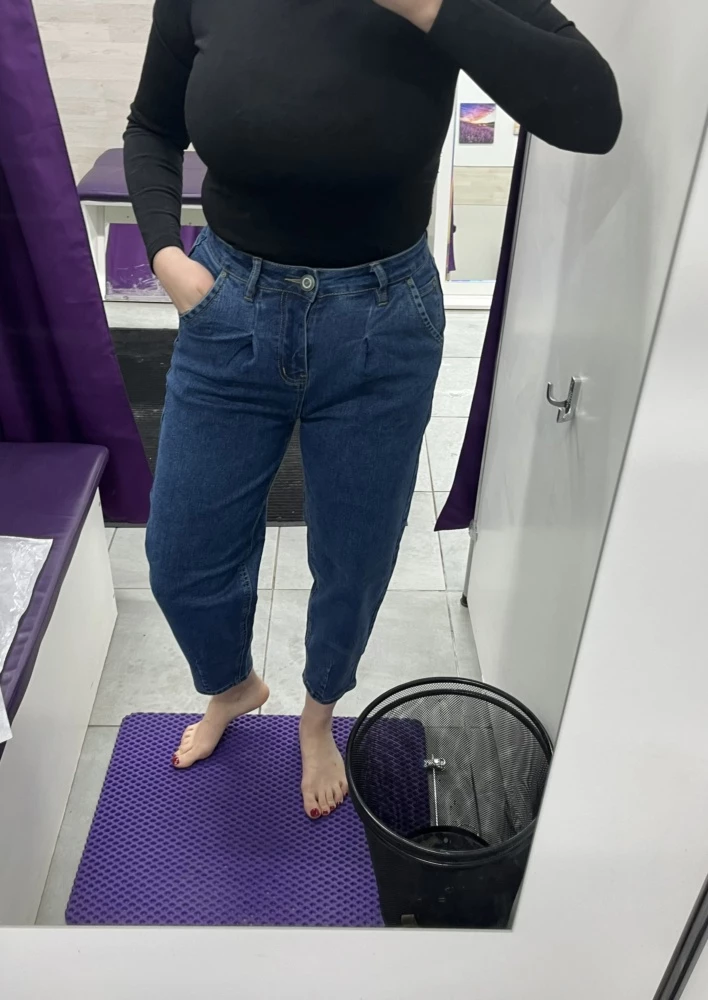 По мне прекрасные стильные джинсы и не дорого. Качество джинс отличное. Идут в размер.