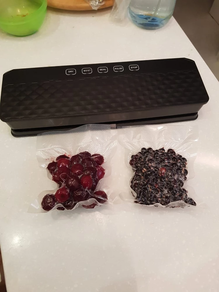 Пришел быстро,упаковка в отличном состоянии,безумно этому рада,брала в подарок.Посмотрела на него и заказала себе такой же,дизайн отличный,современный!спасибо)