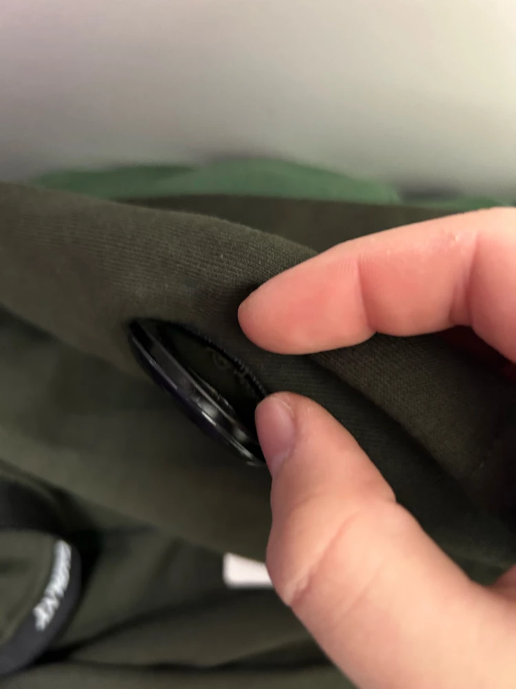 Пришла на половину с оторванной линзой,а так кофта пушка,перезаказал,надеюсь придет в порядке и чтобы линза стояла не к верх ногами 😁