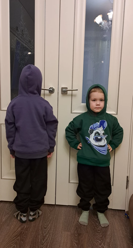 Отличные костюмы! Заказала сразу два, идут в размер. Все швы ровные. Детки от них в восторге.рекомендую.