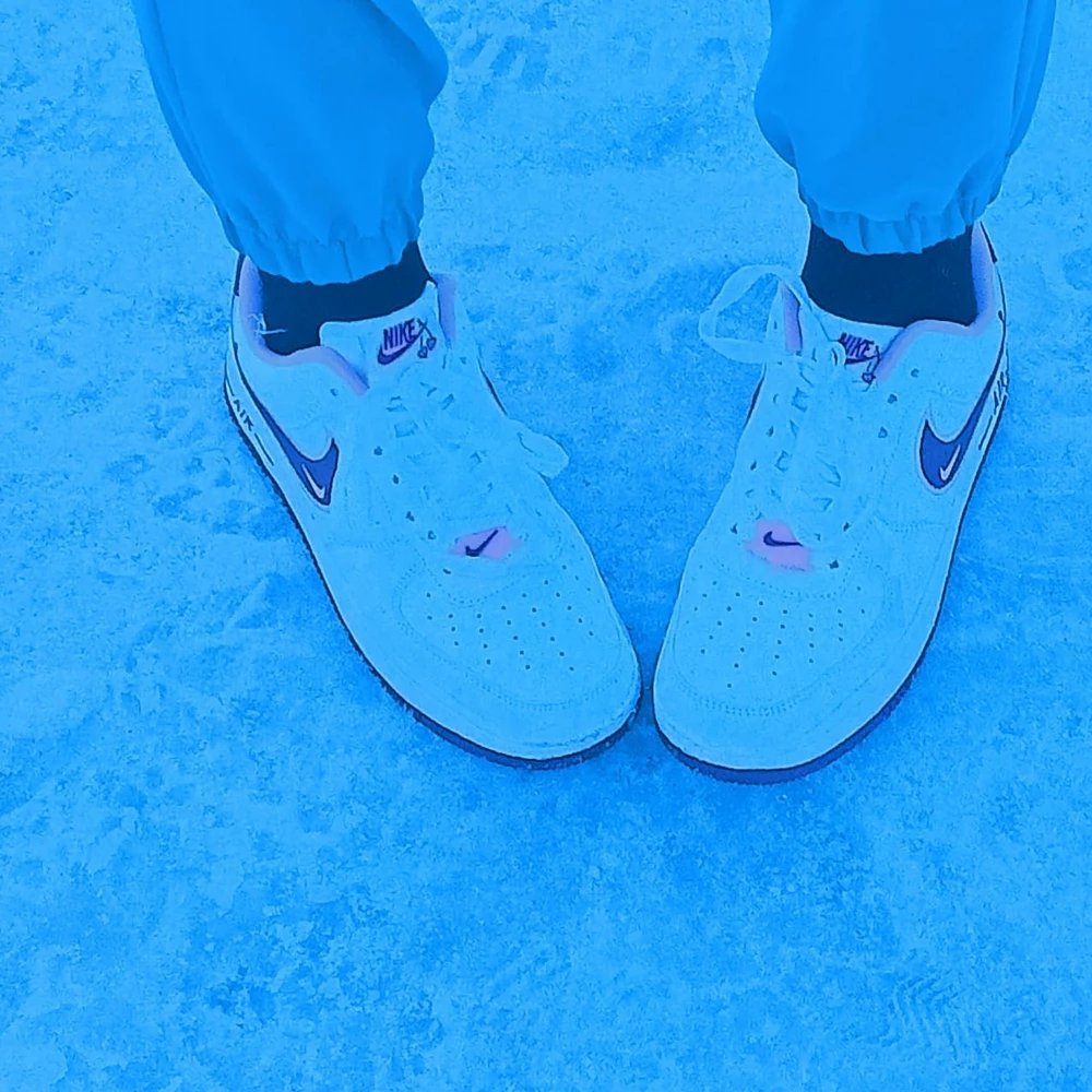 Кроссовки очень классные удобные не одной ниточки не торчит 👍! Спасибо что, продаёте такие качественные товары рекомендую!!! Спасибо 🌹