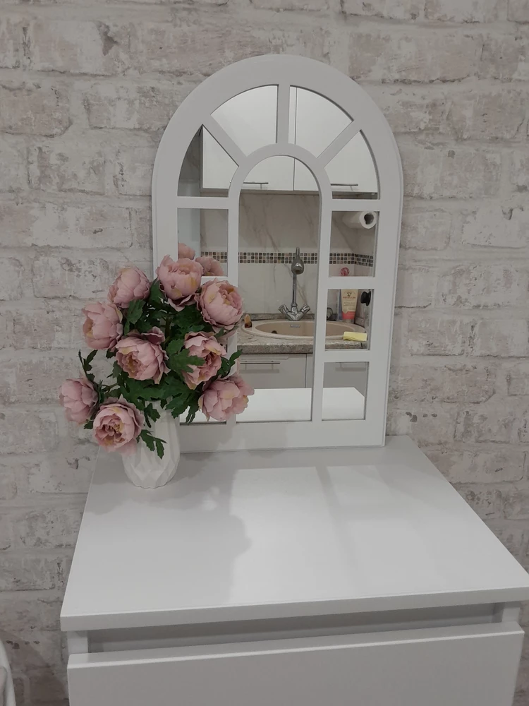 Пришло быстро.Упаковано отлично,и попырка и коробка.Спасибо.Зеркало тяжеленькое.Красивое.Очень довольна.Осталось повесить