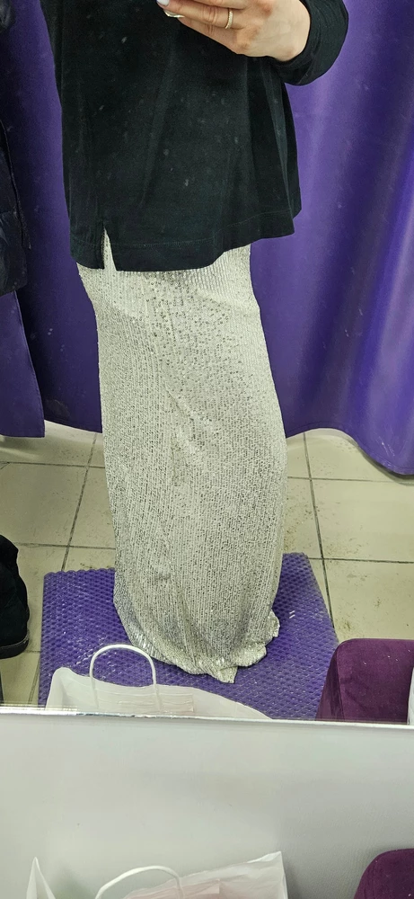 Безобразное качество , швы кривые, паетки цепляются друг за друга.
Не рекомендую. Возврат