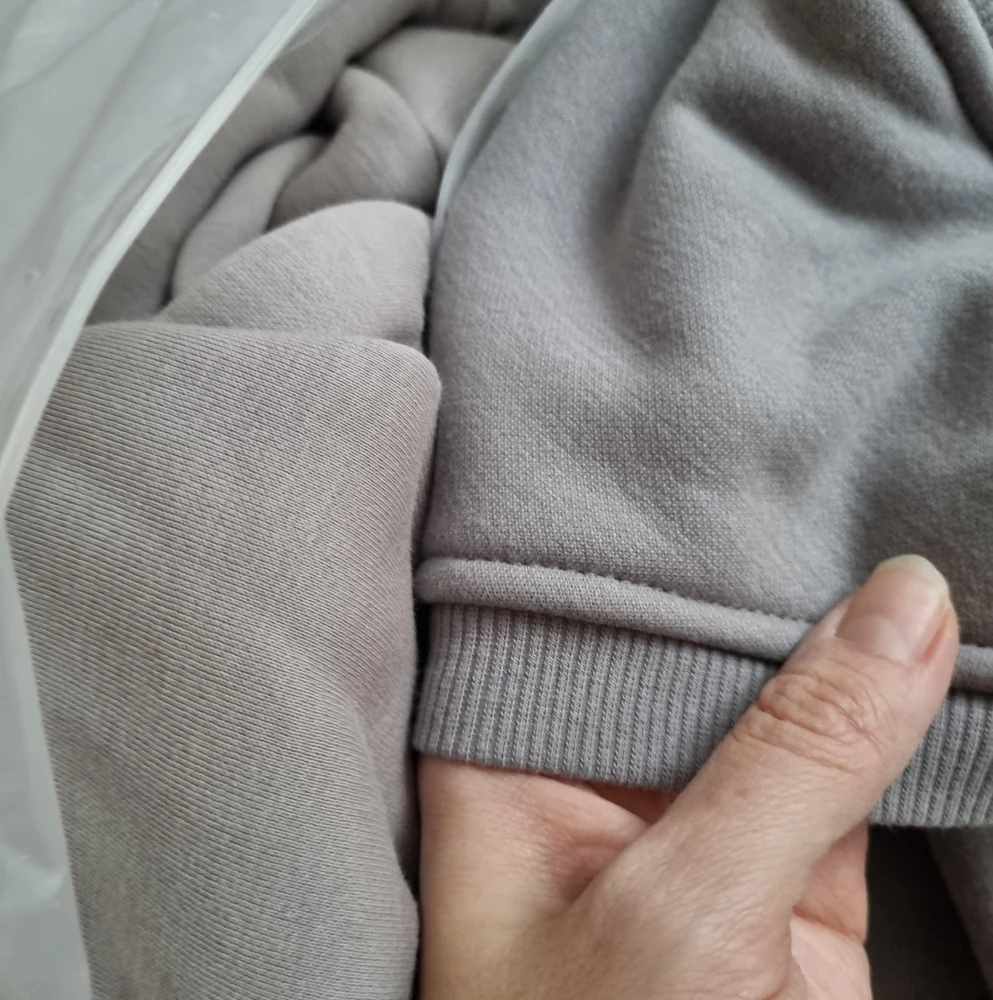 Костюмы отличные) один момент - серый цвет в разных размерах отличается: теплый, почти бежевый и просто серый)