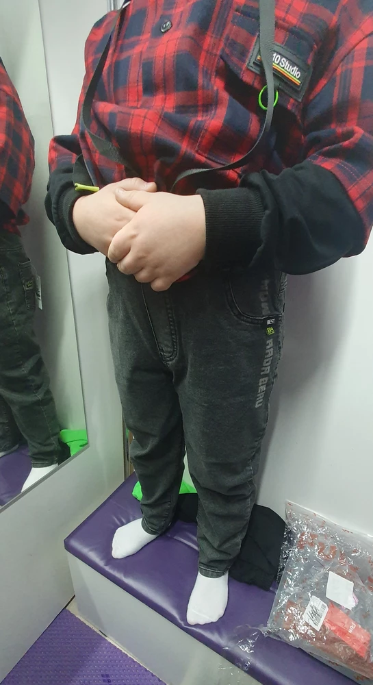 Отличные джинсы, на плотного мальчика сели хорошо и длинна как раз, рост 140.