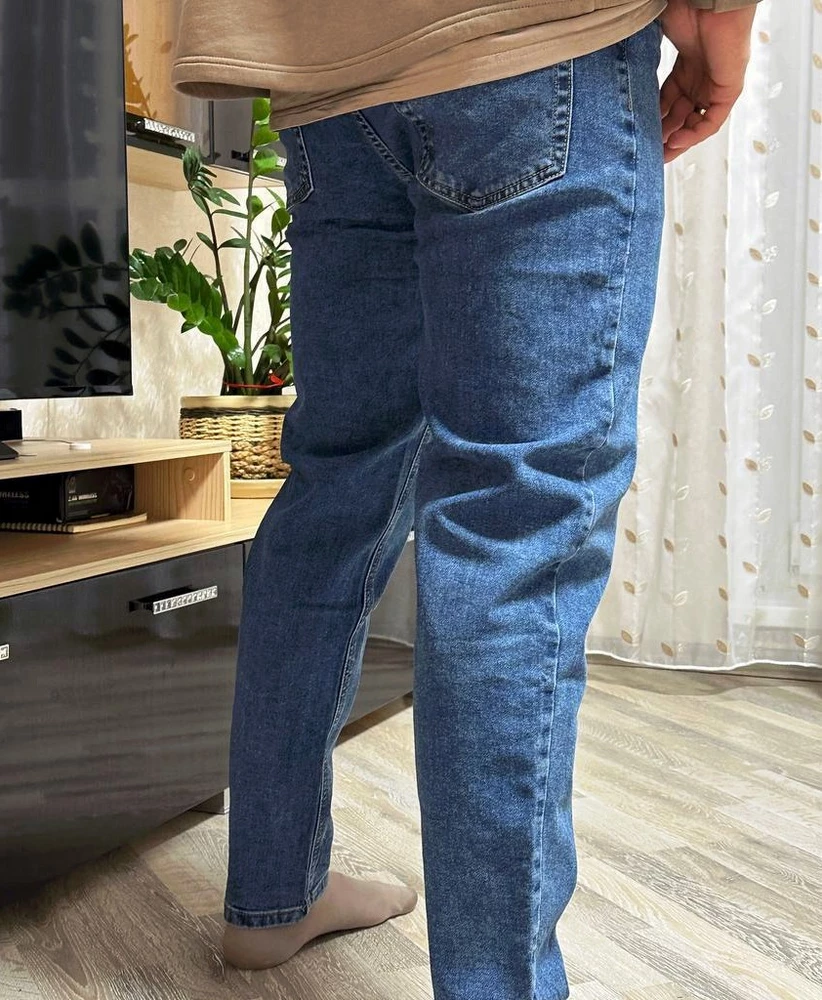 Наконец нашли отличные джинсы. Муж оценил по достоинству. А я то как довольна)) а то с прошлыми джинсами муж просил то подшить, то молнию заменить (быстро ломалась). Здесь качество ткани хорошее, молния надежная, не хлипкая. По длине сели отлично ! Носит уже месяц