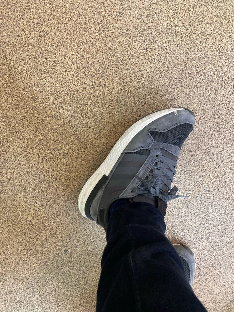 Отличные кроссовки, цена - качество соответствует!