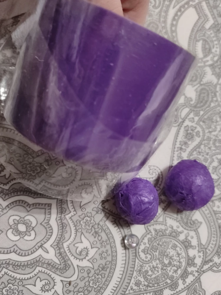 Пришло 3 бусины маленькая, средняя и большая, а так же скотч очень клëвый,но жаль когда увлекаешься быстро заканчивается, но скотч очень прикольный