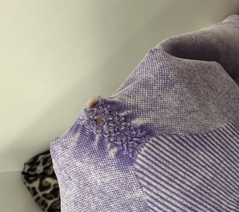 Хорошие леггинсы по качеству, померить не получилось, так как пришли рванные! Хорошо решила посмотреть на пункте выдачи! Девочки если вы понимаете, что вам не лезет, нетнатягивайте! Прощу не учитывать в проценте выкупа!!