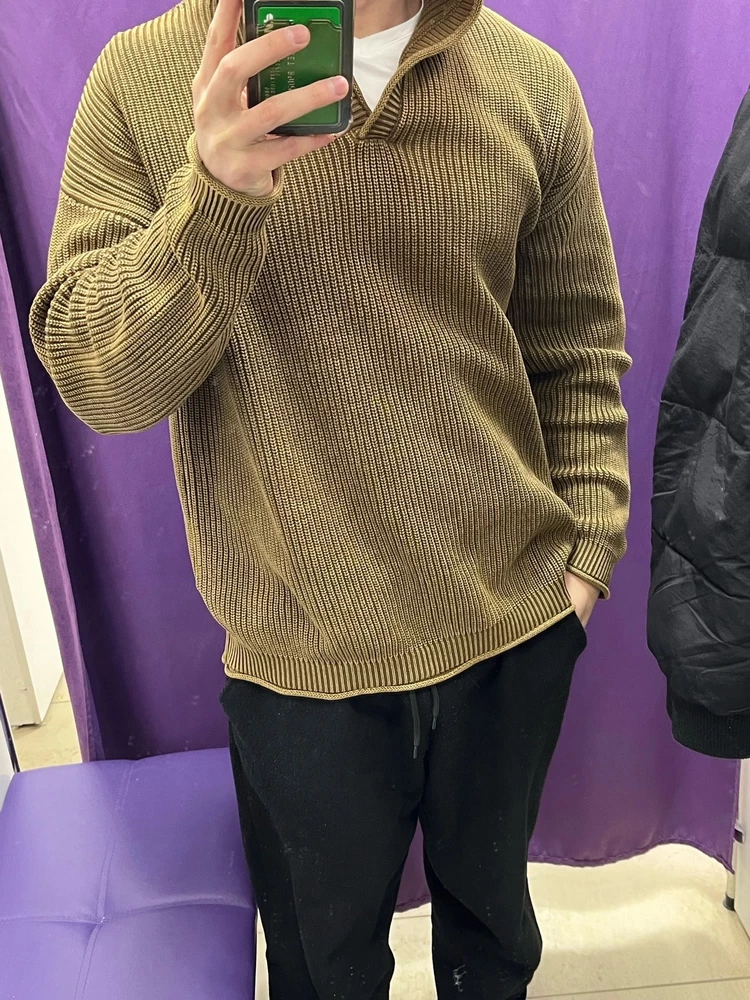 качественный свитер, быстро пришел, хорошо сидит 
приятная вязка