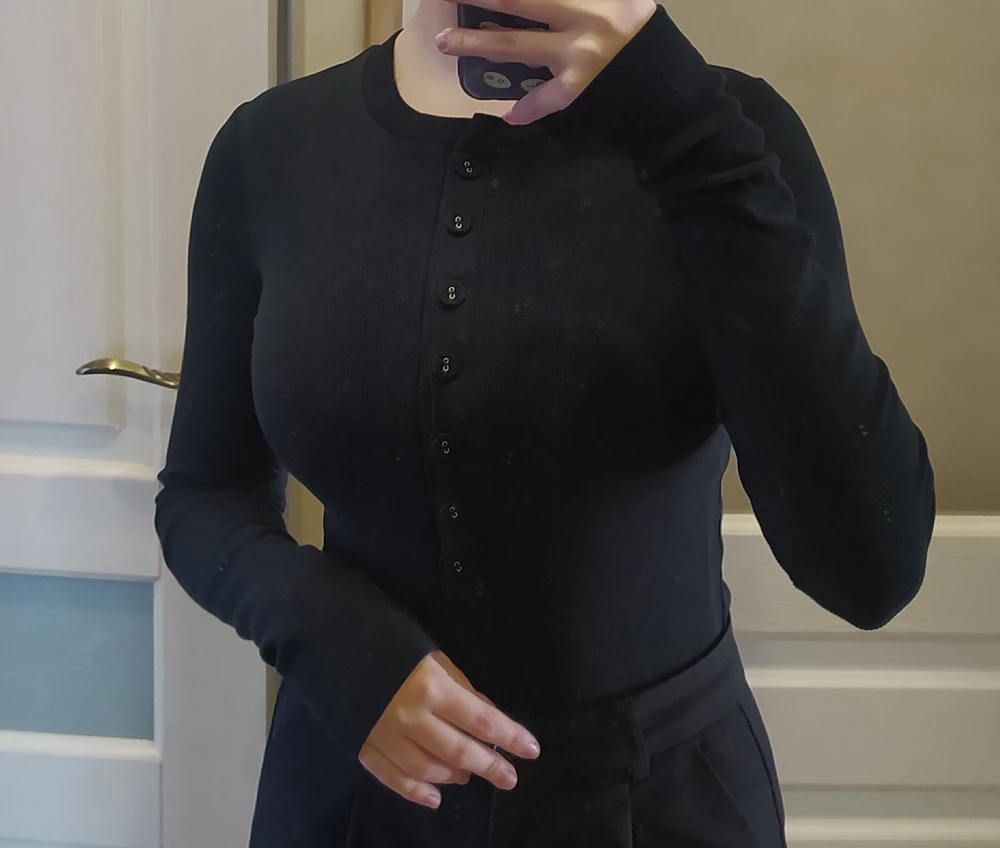 лонгслив приятный к телу, удобный в носке, прошит качественно