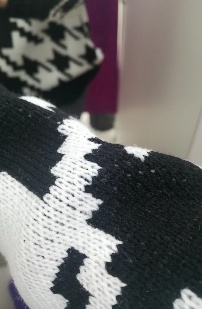 Хороший свитер, приятный, красивый узор. По качеству всё хорошо