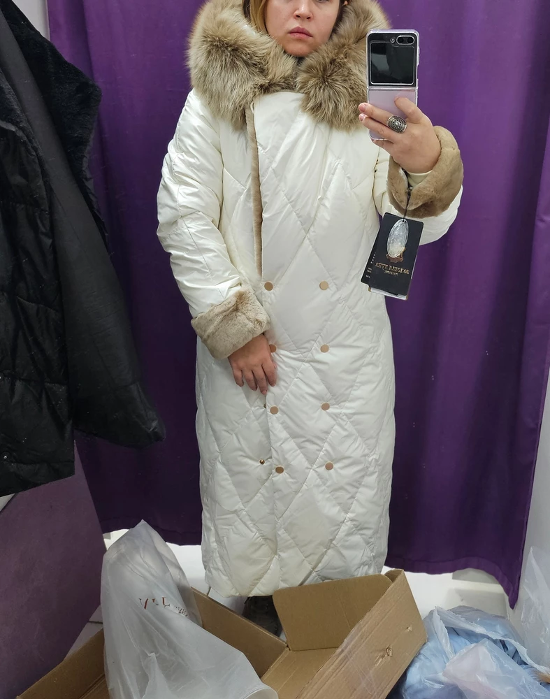 Ожидала большего, мех не такой как на картинке,сам пуховик без меха выглядит дёшево