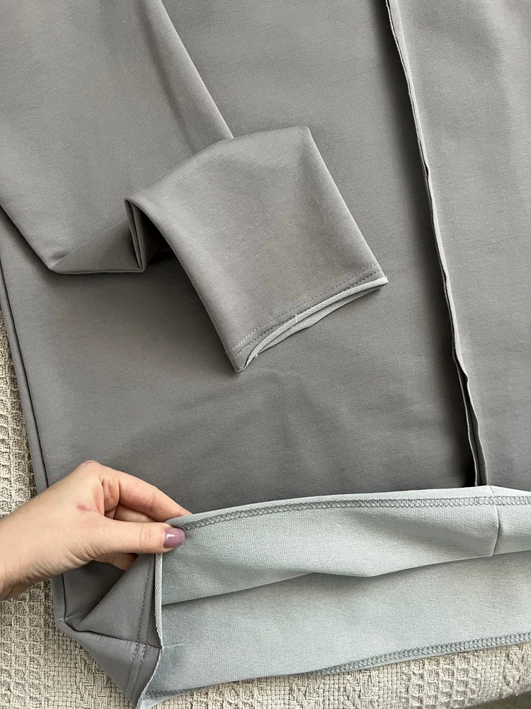 Прекрасная стоимость для такой кофты, ровные швы, качественная ткань на размер 52 подошел размер ML
Рекомендую!