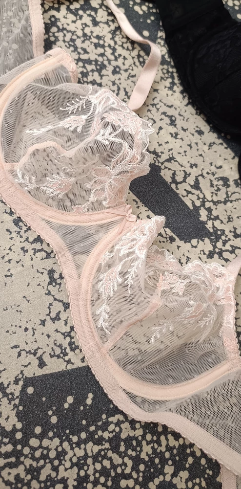 Я в восторге! Хорошо очень сел. Вышивка великолепная! Закажу ещё и в чёрном цвете.