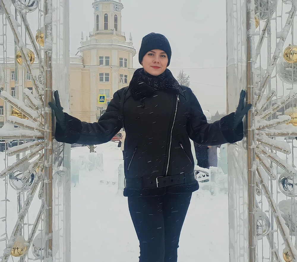 Отходила в этой дублёнке почти всю зиму. Брала за 2900, для меня она просто идеальна! ❤️ На морозы не подходит, но до -15 с тёплой кофтой можно смело надевать. Спасибо за отличный товар!