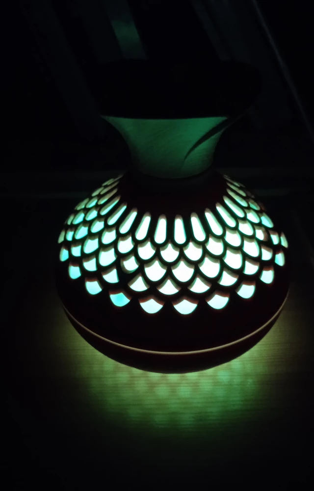 Классный! Работает очень достойно, аромат распространяется на всю комнату. Интерфейс интуитивно понятный. Рекомендую ❤️