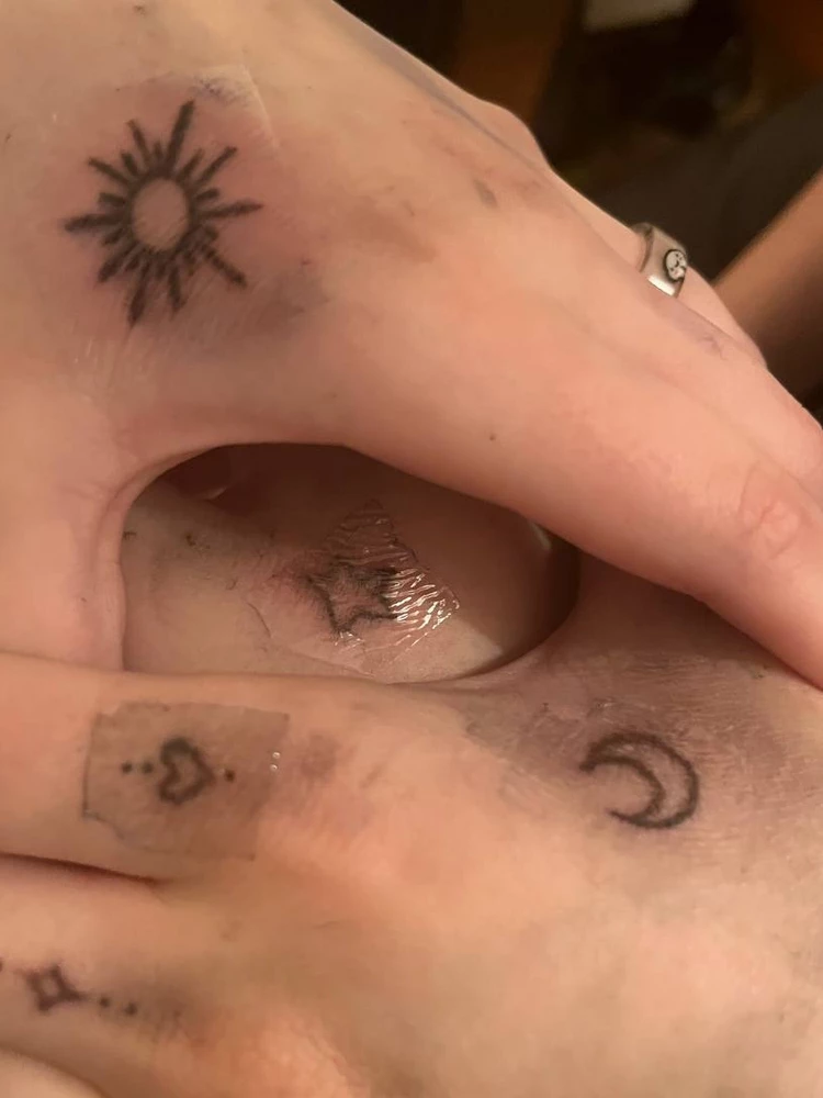 Ахуееная краска, ярко чёрная то что я и хотела