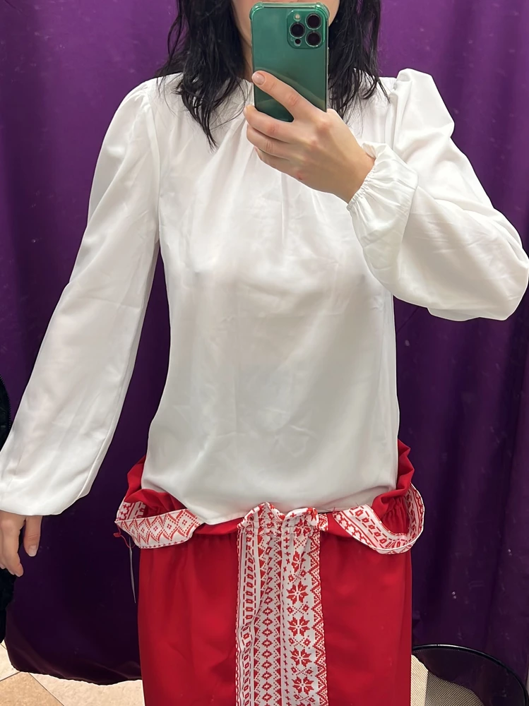 Хорошо смотрится. Мои параметры: 90-69-99 рост 171