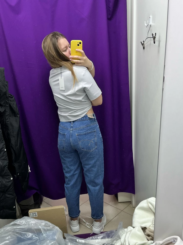 Джинсы из плотной джинсы, сели отлично, самое то на низкий рост (163см)
Качество супер!