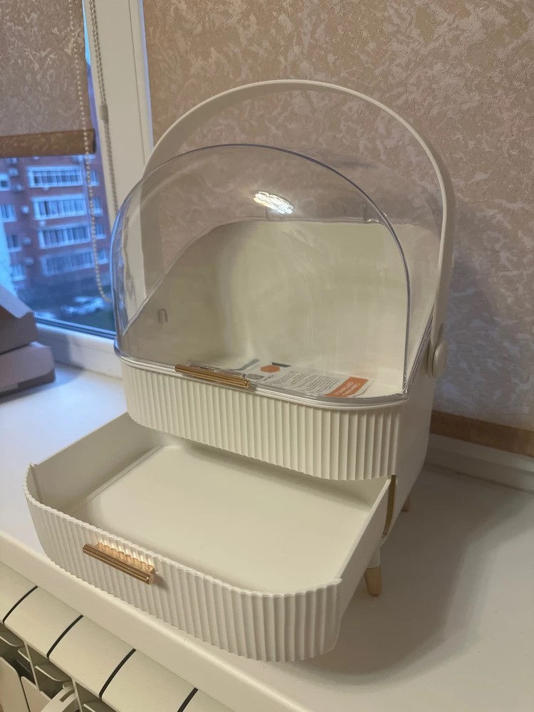 Не часто пишу отзывы, но тут не могла удержаться, это любовь с первого взгляда. Вместительный, удобный, качество отличное. Оригинальный, стильный дизайн. Товар был хорошо упакован. Рекомендую, девочки, останетесь довольны.