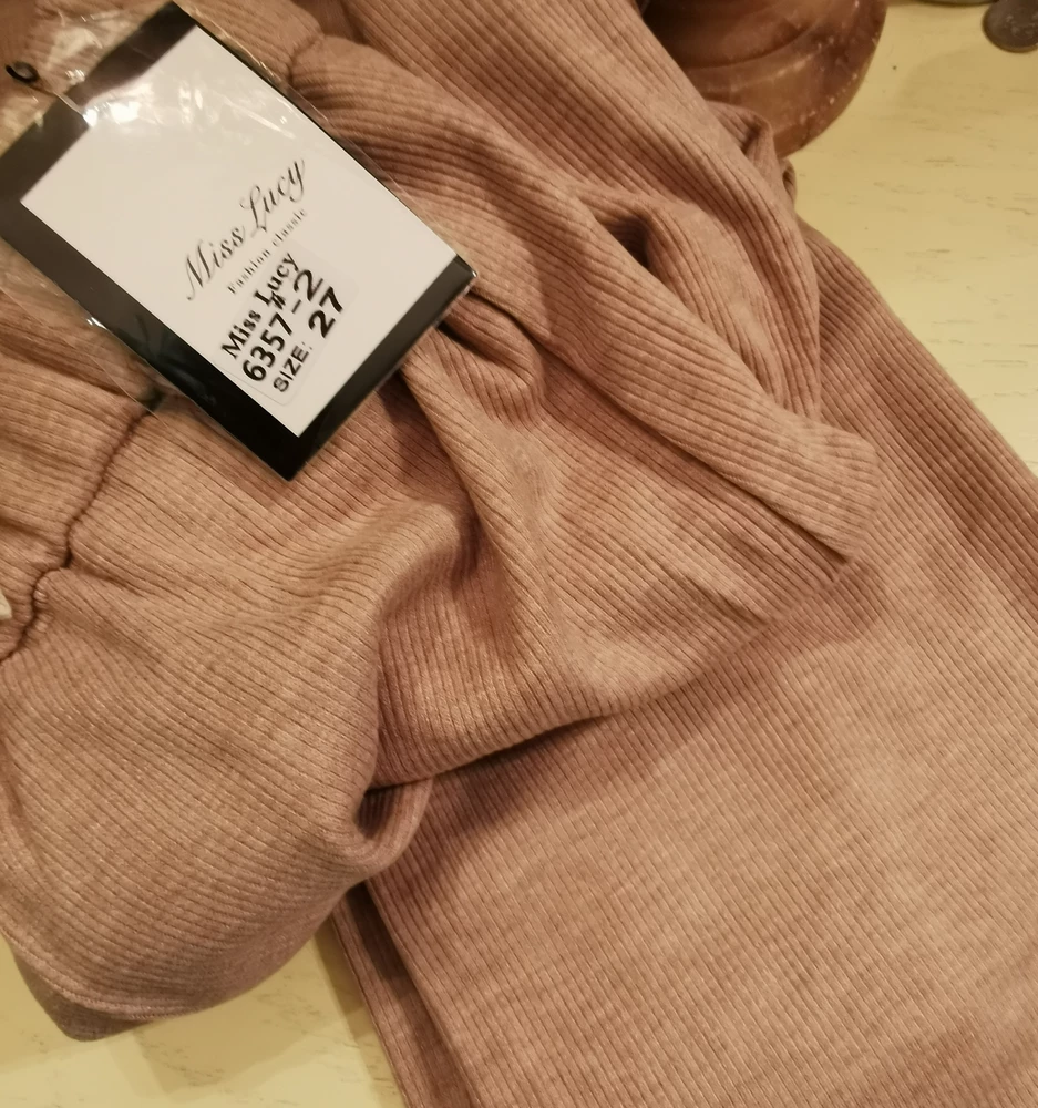 Прислали бежевый вместо молочного. Написала заявку на возврат пр причине несоответствия товара. Жду ответ.