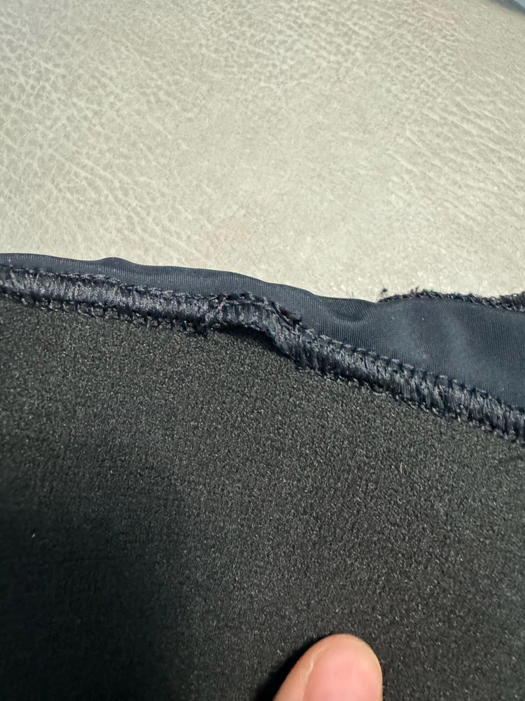 Всем доброго времени суток! Заказала данные лосины, сразу был небольшой дефект, но решила оставить, долго ждала и желала именно их! После первой стирки все разлезлрсь, резинки вылезли, одна штанина длиннее другой, но это сразу обнаружила! Абсолютно не рекомендую данный товар! Можно было за эти деньги купить отличного качества лосины! Фото прилагаю