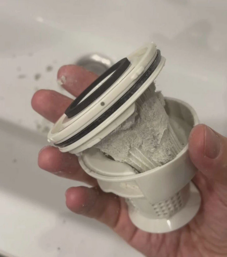 Думаю такое надо в каждый дом. Отличный пылесос, для аллергиков просто спасение, да и шерсть животных отлично собирает. Даже не ожидал, что соберу столько пыли с постельного белья. Жена в восторге!