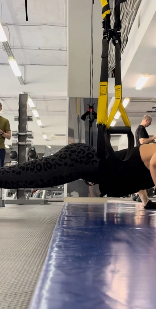 Леггинсы понравились, хорошо сели, не просвечивают, мягкие 👍🏻по росту у меня 170 люблю когда выше шиколоток