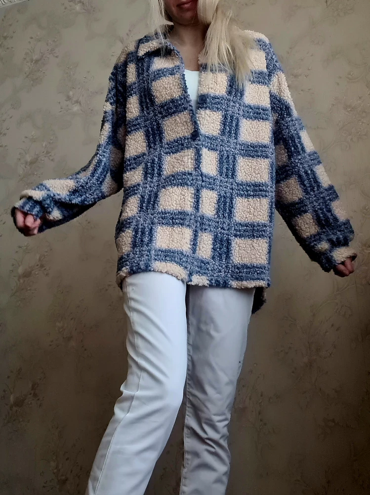 Рубашка отличная, рекомендую.
Понравилось, что мягкая и теплая, можно носить как кофту весной и летом. Размер соответствует, взяла на 44 -L, на рост 176 см отлично и длина рукава супер. Пошито хорошо, сидит комфортно.