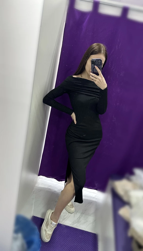 Очень понравилось платье, по фигуре садиться отлично, ткань приятная к телу, закажу еще в светлом цвете😍👍🏻