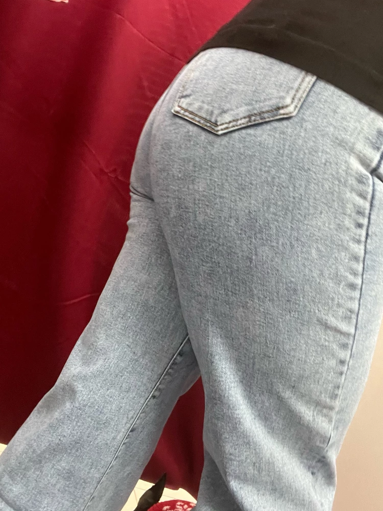 Отличные по качеству джинсы, на ощупь приятный мателиал, смотрится на деле хорошо. Размер соответствует.